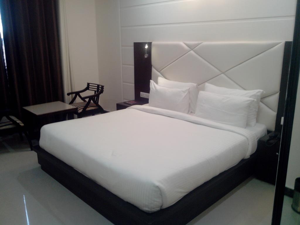 Hotel Crimson Palace Agra  Habitación foto